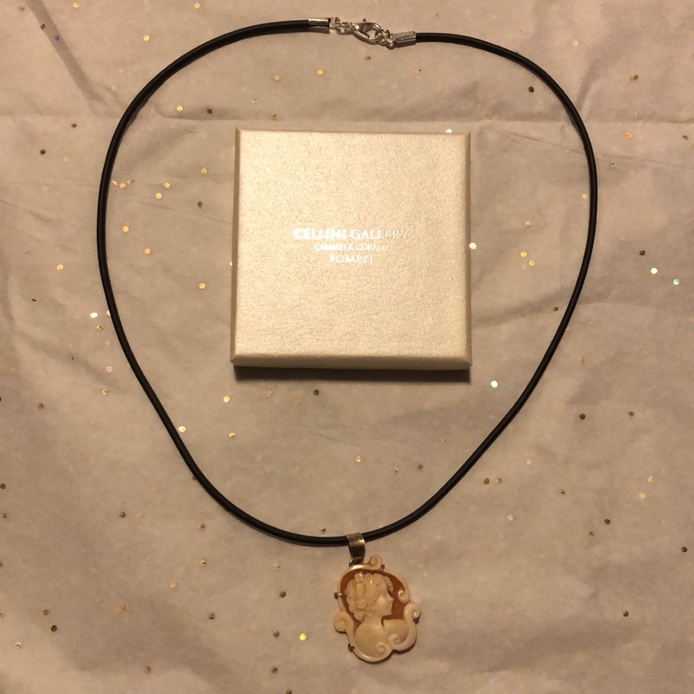 Cellini Gallery Cameos & Corals necklace Italy